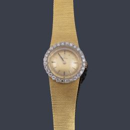 Lote 2558: OMEGA de señora con caja y brazalete en oro amarillo de 18 K con orla de brillantes