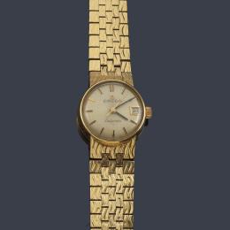 Lote 2561<br>OMEGA de señora con caja y brazalete en oro amarillo de 18 K.