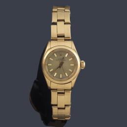 Lote 2621: ROLEX Oyster Perpetual Lady ref:6718 con caja y brazalete en oro de 18K.