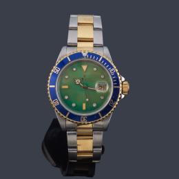 Lote 2628: ROLEX mod. Oyster Perpetual "Submariner" Superlative Chronometer Officially Certified. Ref. 16613, reloj para caballero con caja y brazalete en acero y oro de 18 K.