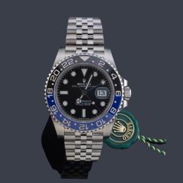 Lote 2636: ROLEX mod. Oyster Perpetual "GMT Master II" Batman Superlative Chronometer Officially Certified Ref. 126710BLNR. Reloj para caballero con caja y brazalete en acero.  Con estuche y documentación.