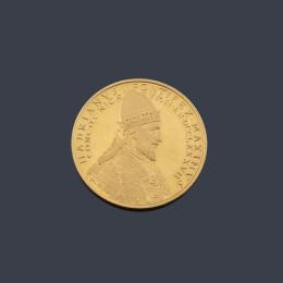 Lote 2672: Moneda conmemorativa Papa Adriano I en oro de 22 K