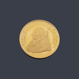 Lote 2673: Moneda conmemorativa Papa Martín V en oro de 22 K