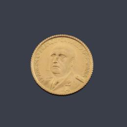 Lote 2681: Moneda conmemorativa "25 años de paz" Francisco Franco en oro amarillo de 22 K.