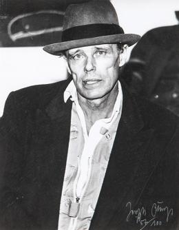 Lote 488: JOSEPH BEUYS - Retrato