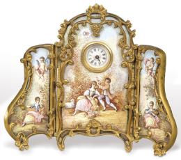 Lote 1049: Reloj de mesa en forma de biombo de tres hojas de bronce dorado y esmalte, Viena ff. S. XIX pp. S. XX.