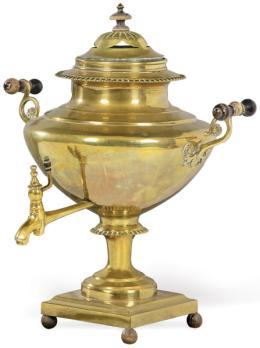 Lote 1075: Samovar de latón S. XIX.