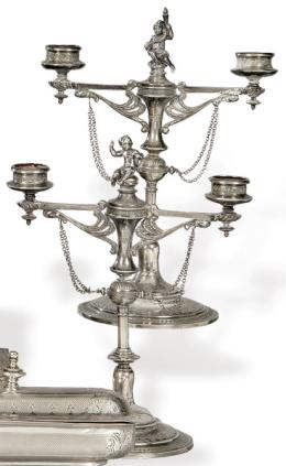 Lote 1194: Pareja de candelabros alfonsinos de plata española punzonada de José Agruña, Madrid Villa y Corte 1883.