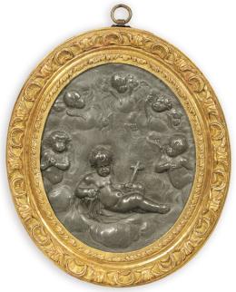 Lote 1255: Placa de metal patinado con Niño Jesús de la Pasión, España S. XVIII.