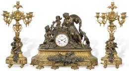 Lote 1261: Reloj de sobremesa con guarnición de candelabros Napoleón III estilo Luis XVI en bronce dorado y pavonado. Maquinaria francesa del tipo "París", con sonería de horas y medias.Francia, segunda mitad S. XIX