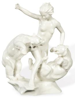 Lote 1330: KarlTutter "Jealosamente"<br>Figura de joven con dos osos en porcelana esmaltada en blanco de Hutschenreuther.<br>Alemania, 1938<br>