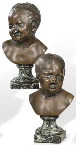 Lote 1499: Siguiendo a Jean Antoine Houdon (Francia 1741-1828)<br>"Niño llorando" y "Niño riendo" S. XIX<br>Pareja de bustos en bronce patinado.