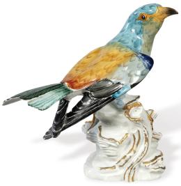 Lote 1528<br>Figura de pájaro sobre rama de arbol en porcelana pintada y esmaltada de Artibus.<br>Portugal, años 60