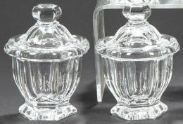 Lote 1538: Pareja de mostaceros de cristal de Baccarat, Francia.<br>Marcados al ácido en la base.