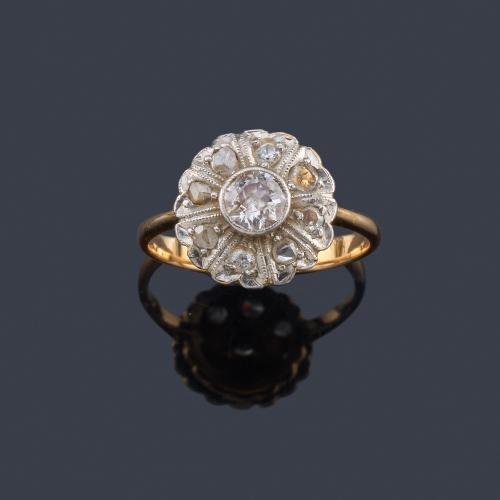 Lote 2049 Anillo roset n con diamantes talla antigua en mon